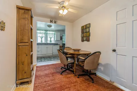 Dining - 4818 Roberts Rd, Mchenry, IL 60051 photo 1 of 2