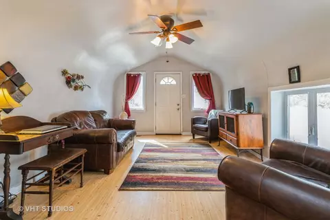 Living - 4818 Roberts Rd, Mchenry, IL 60051 photo 4 of 4
