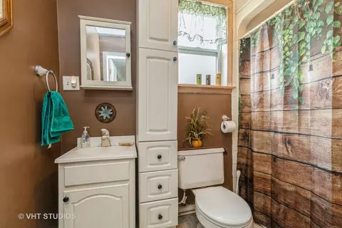 Bath - 4818 Roberts Rd, Mchenry, IL 60051 photo 1 of 1
