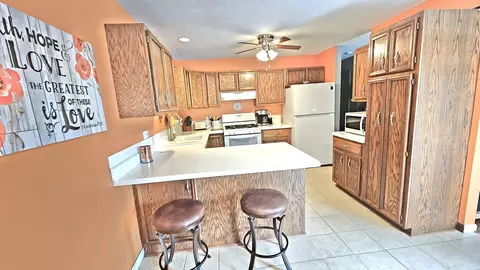 2205 Daffodil Dr, Crest Hill, IL 60403 photo 9