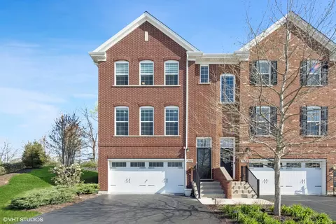 2550 Huntleigh Ln, Woodridge, IL 60517