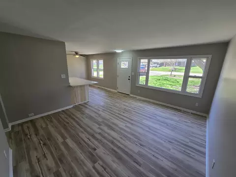 Living - 612 S Broadway St, Mchenry, IL 60050 photo 3 of 4