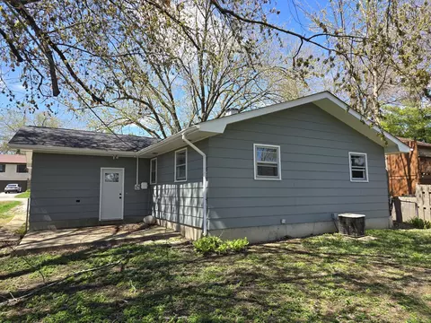 Exterior - 612 S Broadway St, Mchenry, IL 60050 photo 2 of 2