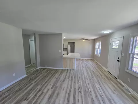 Living - 612 S Broadway St, Mchenry, IL 60050 photo 2 of 4