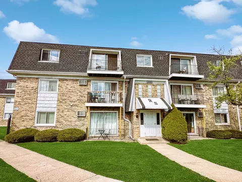 10324 Ridgeland Ave #203, Chicago Ridge, IL 60415