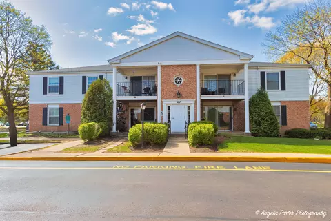 987 Golf Course Rd #3, Crystal Lake, IL 60014