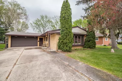 34721 N Iroquois Trl, Mchenry, IL 60051