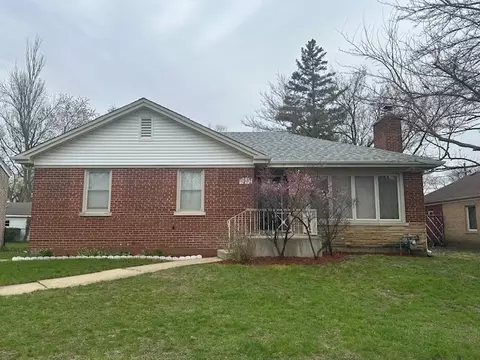 7520 Kildare Ave N, Skokie, IL 60076
