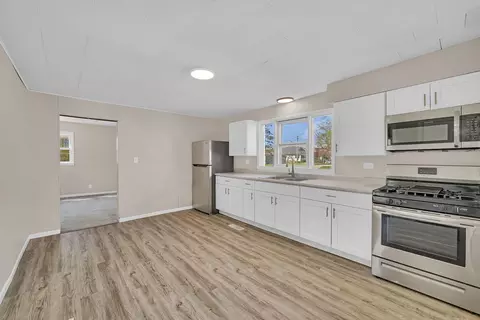 Kitchen - 850 E Washington St, Morris, IL 60450 photo 2 of 5