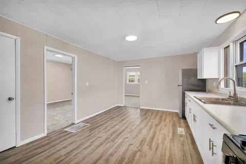 Entry Way - 850 E Washington St, Morris, IL 60450 photo 2 of 2