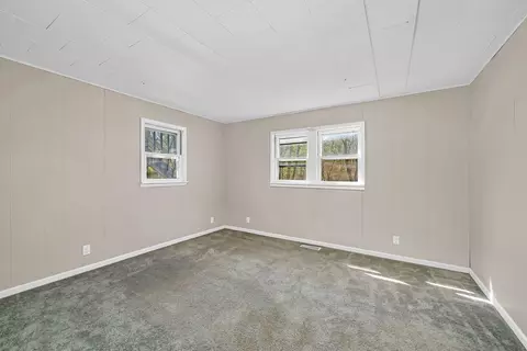 Bedroom - 850 E Washington St, Morris, IL 60450 photo 1 of 6