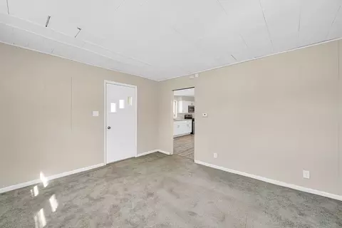 Living - 850 E Washington St, Morris, IL 60450 photo 1 of 1
