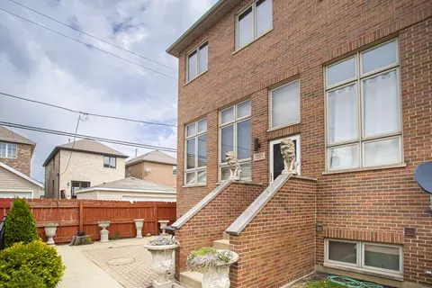 6824 W 65th St #6, Chicago, IL 60638