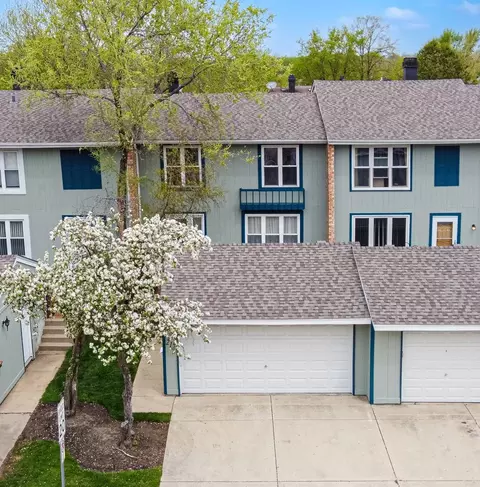 217 Applewood Ln, Bloomingdale, IL 60108