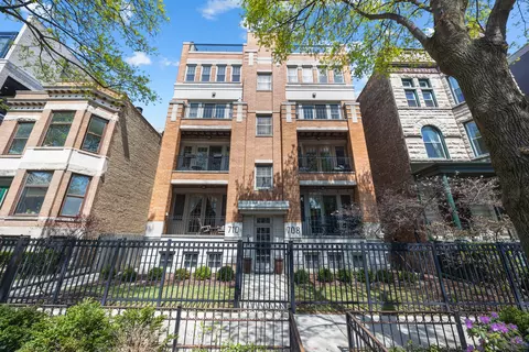 708 W Aldine Ave #402, Chicago, IL 60657