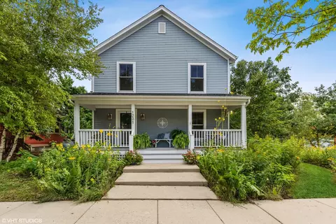 1331 Wild Indigo Rd, Grayslake, IL 60030