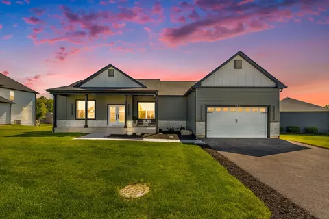 1962 Meadowlark Ln, Yorkville, IL 60560