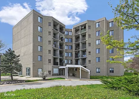 1750 N Marywood Ave #501, Aurora, IL 60505