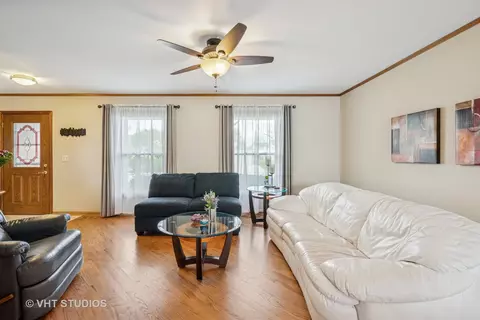 654 Cherrywood Dr, Wheeling, IL 60090 photo 3