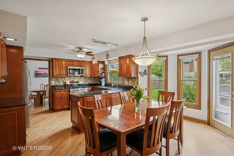 654 Cherrywood Dr, Wheeling, IL 60090 photo 7