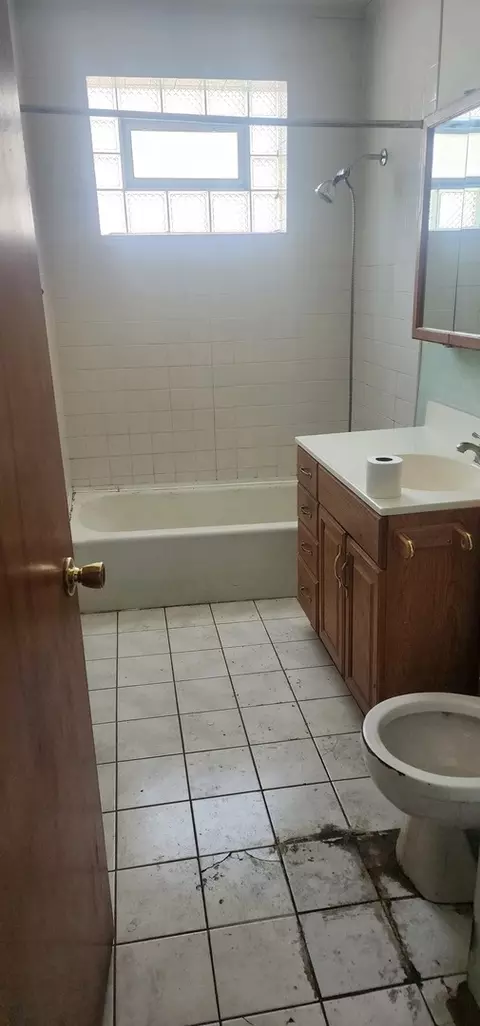 Bath - Undisclosed, Chicago, IL 60652 photo 1 of 1