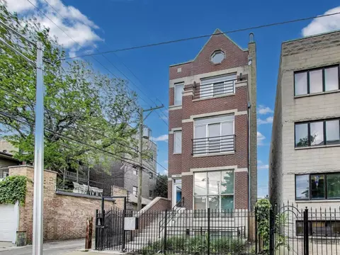512 N Claremont Ave #2, Chicago, IL 60612