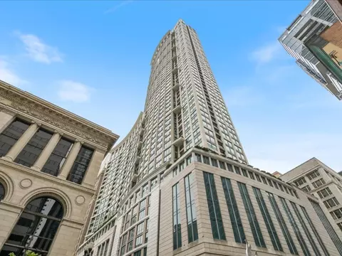 130 N Garland Ct #5101, Chicago, IL 60602