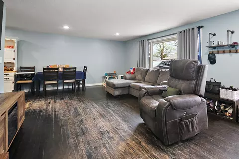 Living - 4206 W Jean St, Kankakee, IL 60901 photo 2 of 2