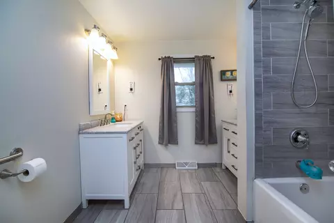 Bath - 4206 W Jean St, Kankakee, IL 60901 photo 1 of 2