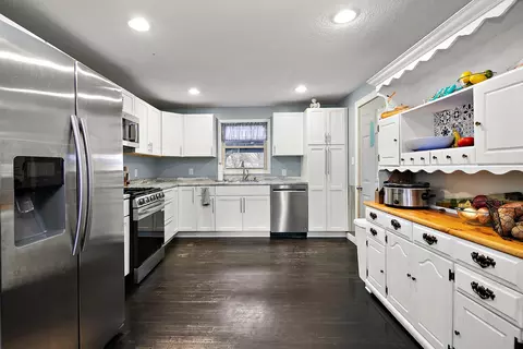 Kitchen - 4206 W Jean St, Kankakee, IL 60901 photo 2 of 3