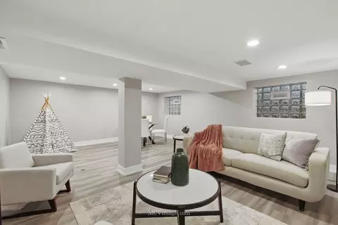 9221 S Lowe Ave, Chicago, IL 60620 photo 19