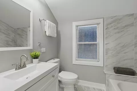 9221 S Lowe Ave, Chicago, IL 60620 photo 17