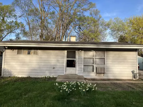 157 N Pershing Ave, Mundelein, IL 60060