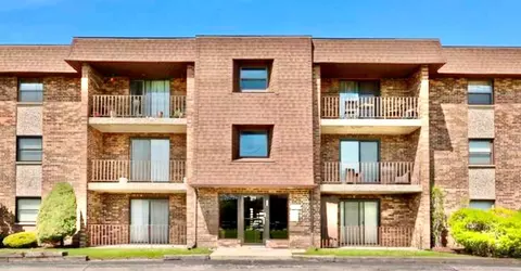 2237 175th St #2B, Lansing, IL 60438
