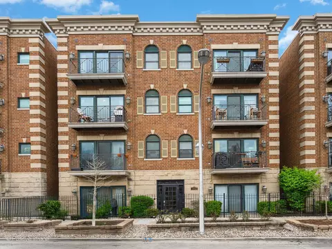 1152 W Roscoe St #3W, Chicago, IL 60657