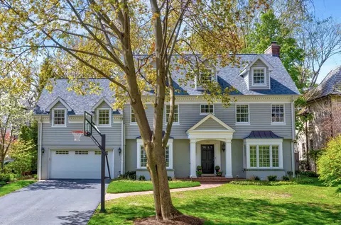 132 Tudor Pl, Kenilworth, IL 60043