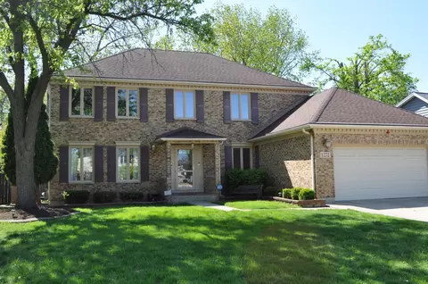 1272 N Scarlet Dr, Addison, IL 60101