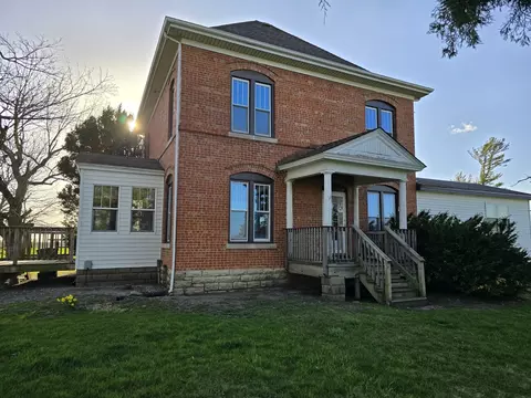 8305 S Old Mazon Rd, Gardner, IL 60424