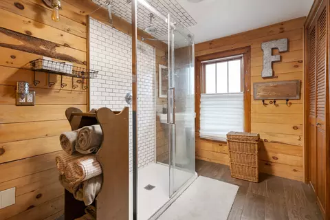 Bath - 13459 N Tower Rd N, Lee, IL 60530 photo 2 of 3