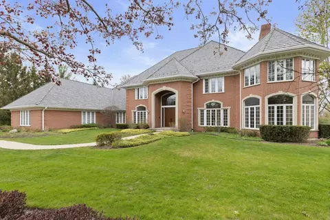 880 Woodstream Ct, Lake Forest, IL 60045