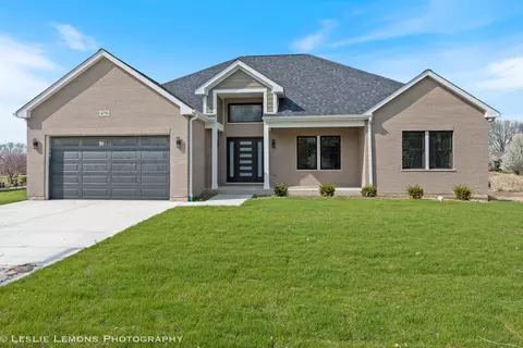 670 Schomer Rd, Aurora, IL 60505
