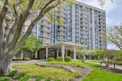 20 N Tower Rd #6E, Oak Brook, IL 60523