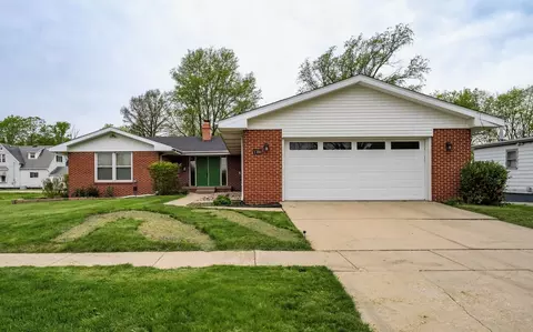 1306 Ewing St, Bloomington, IL 61701