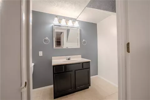 Bath - 1306 Ewing St, Bloomington, IL 61701 photo 3 of 3