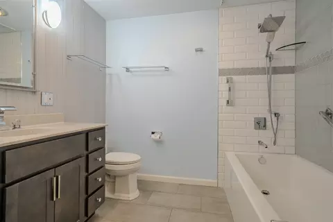 Bath - 1306 Ewing St, Bloomington, IL 61701 photo 2 of 3