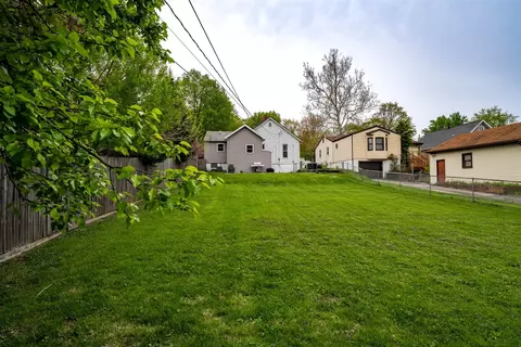 Exterior - 906 E Chestnut St, Bloomington, IL 61701 photo 7 of 7