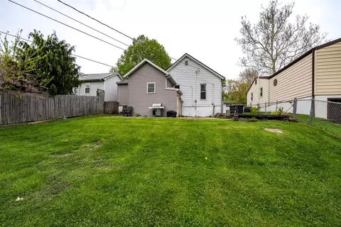 Exterior - 906 E Chestnut St, Bloomington, IL 61701 photo 5 of 7