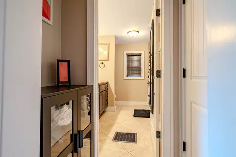 Entry Way - 906 E Chestnut St, Bloomington, IL 61701 photo 1 of 1