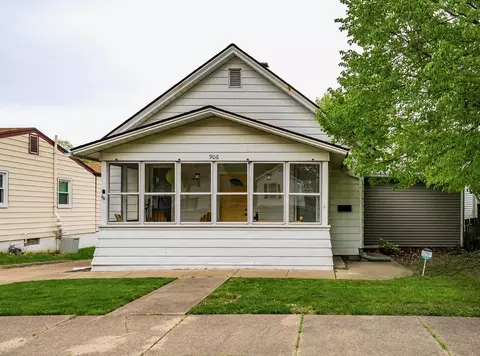 Exterior - 906 E Chestnut St, Bloomington, IL 61701 photo 1 of 7