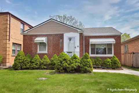 8137 Kolmar Ave, Skokie, IL 60076